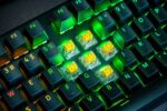 Razer BlackWidow V4 Pro Laidinė žaidimų klaviatūra RGB, Yellow Linear Switch, US, Juoda - Image 11